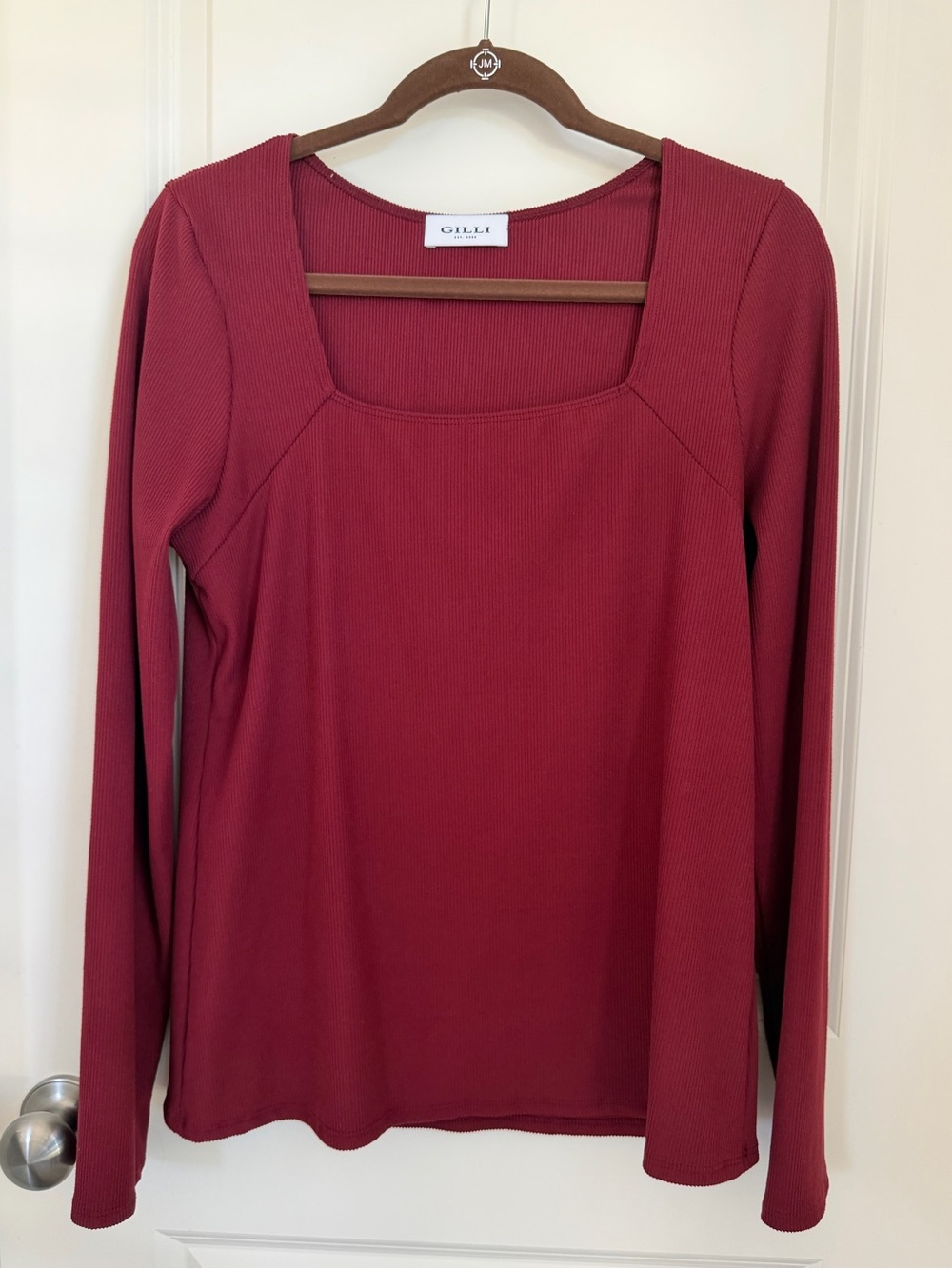 Gilli Petite Square Neck Long Sleeve Top in Wine Red